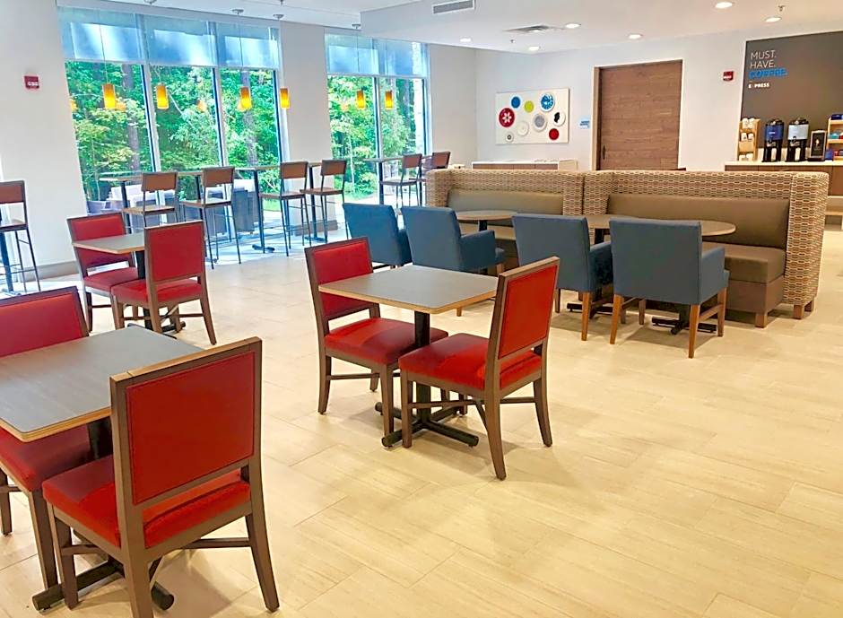 Holiday Inn Express & Suites Raleigh Airport - Brier Creek By IHG