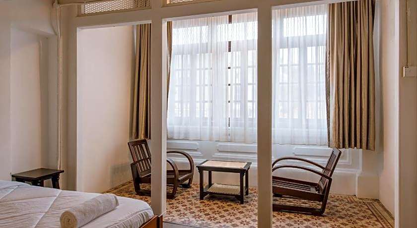 HEEREN BY THE RIVER HOTEL