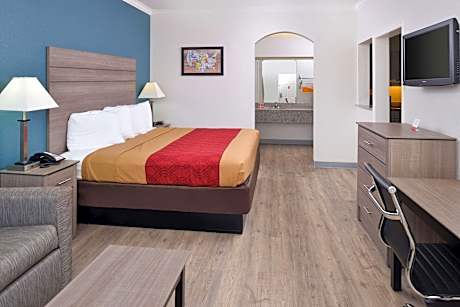 1 King Bed Efficiency Smoking