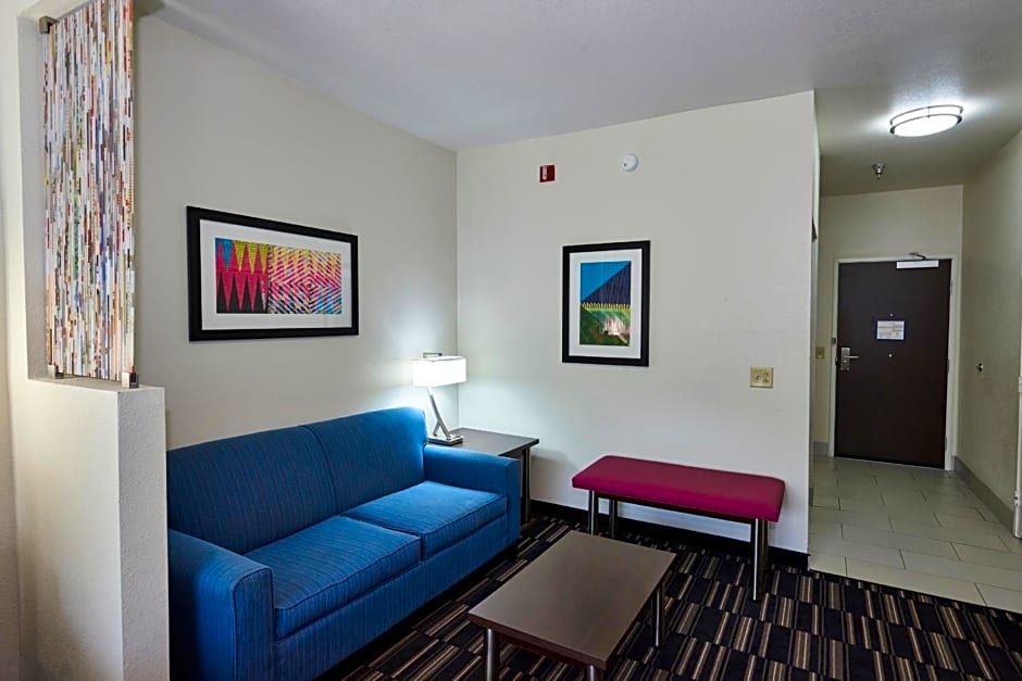 Holiday Inn Express & Suites Birmingham South - Pelham, an IHG Hotel