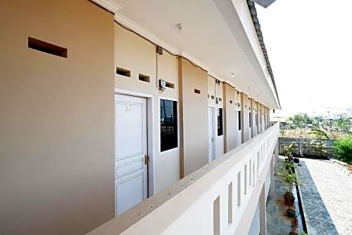 SPOT ON 2027 Putri Guest House Syariah