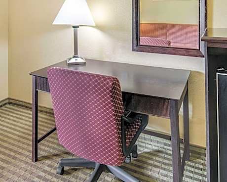 1 King Bed, Nonsmoking, Accessible