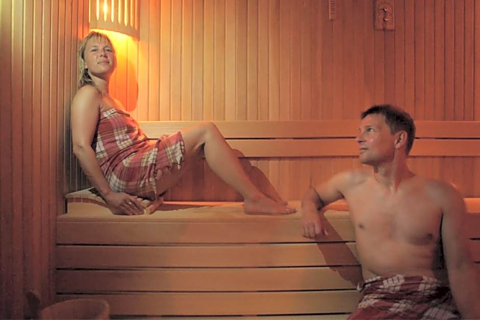 Catty Cats Garden Hotel