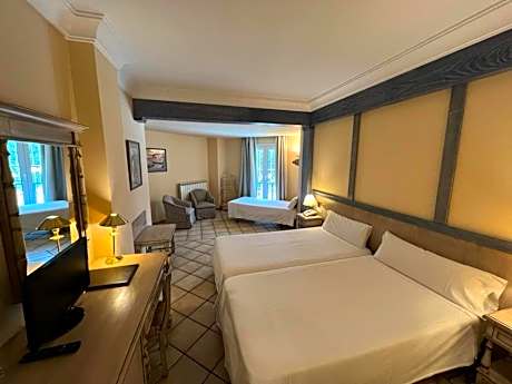 Deluxe Triple Room