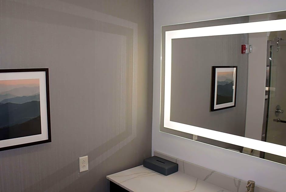 La Quinta Inn & Suites by Wyndham Manchester / Arnold AFB