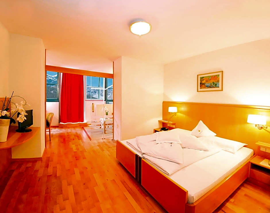 Photo 1 of 5 of Double Room