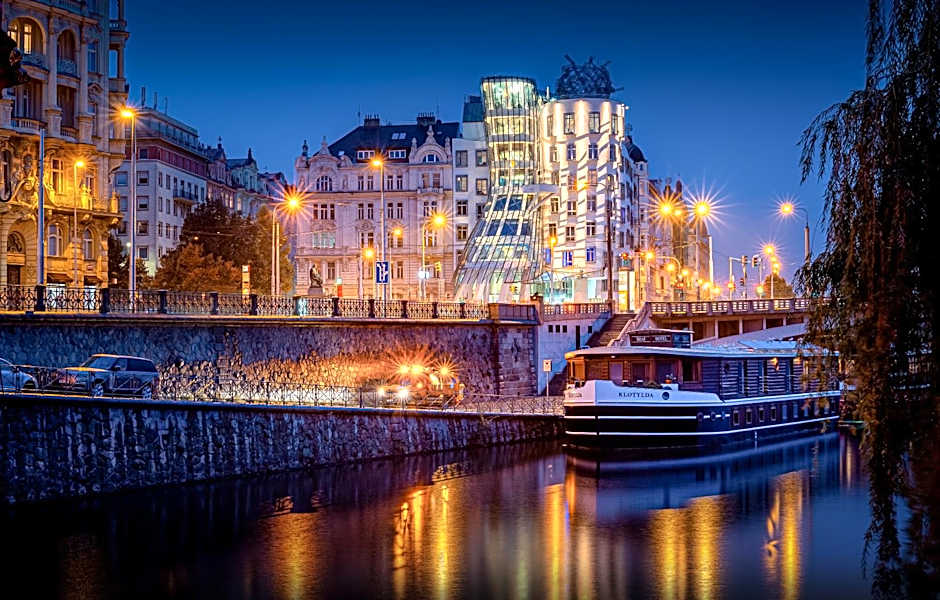 Dancing House hotel - Tančící dům