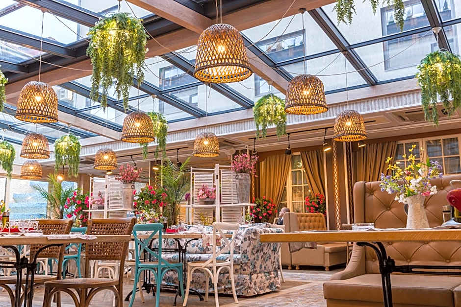 Cosmopolitan Hotel & Wellness