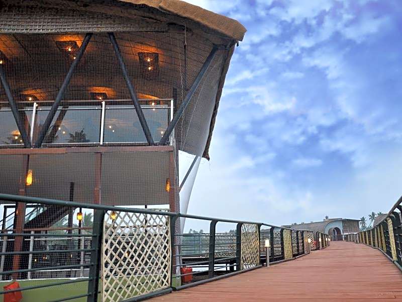 Aquatic Island by Poppys, Cochin