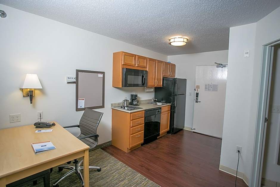 Candlewood Suites Fargo-North Dakota State University By IHG