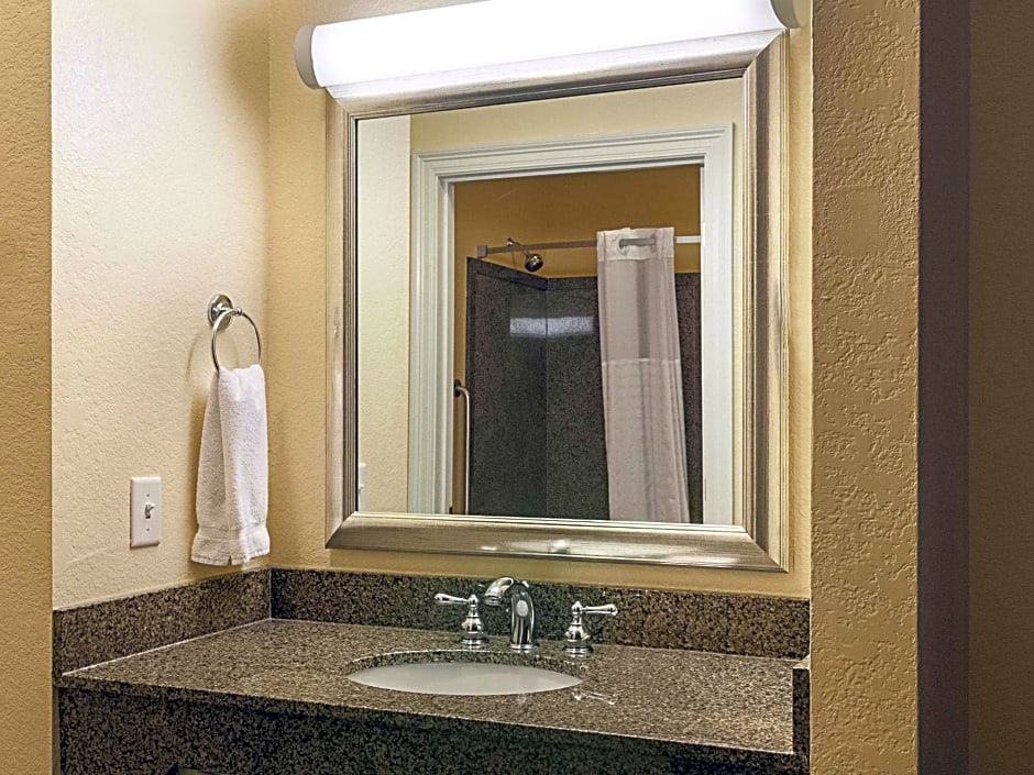 La Quinta by Wyndham Slidell - North Shore Area
