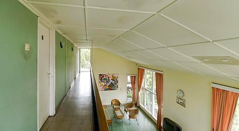 RedDoorz near Jam Gadang Syariah Bukit Tinggi