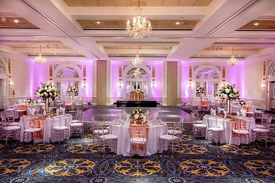 Hotel Roanoke - Conference Center Curio Collection by Hilton