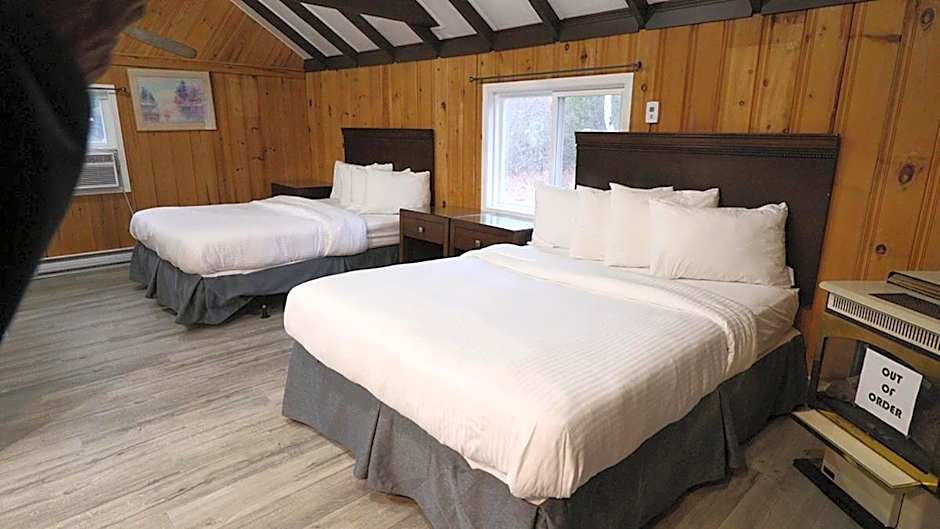 Algonquin Lakeside Inn