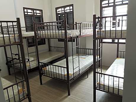Bed in 8-Bed Mixed Dormitory Room