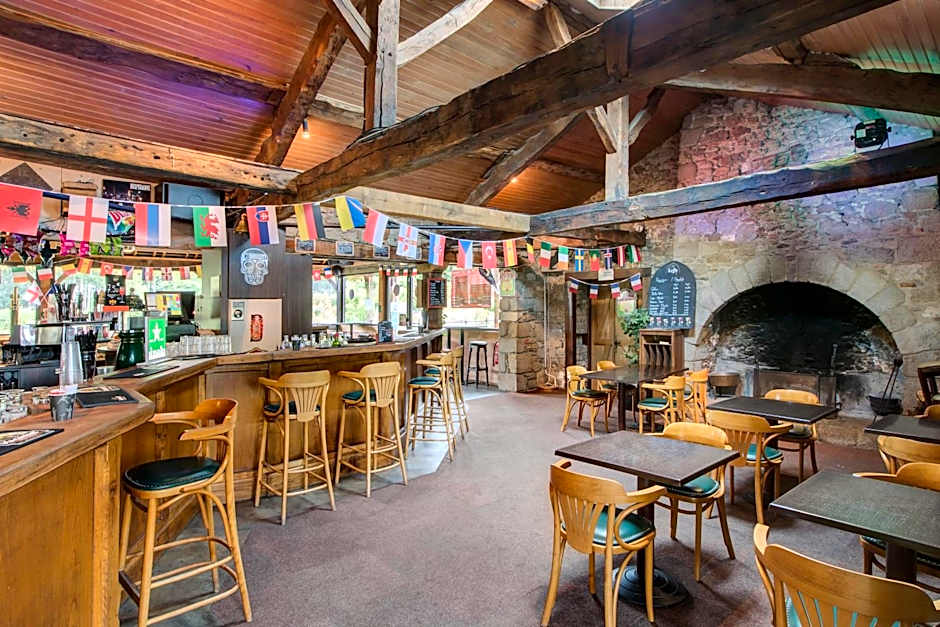 Insolites, Les Ormes, Epiniac