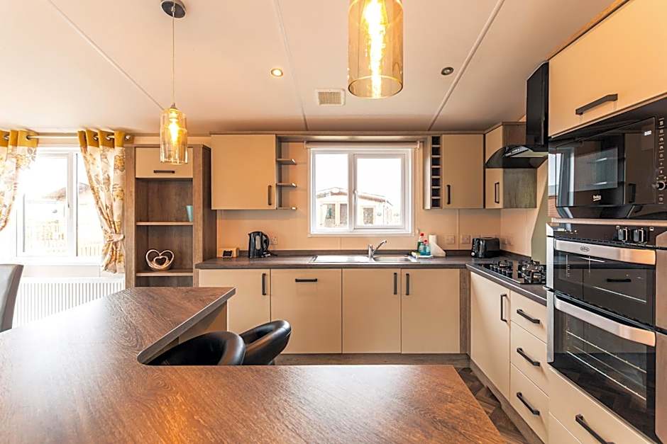 Springwell Lodge With Hot Tub