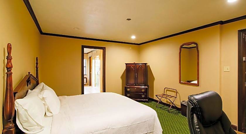 OYO Pinewood Inn & Suites Silsbee