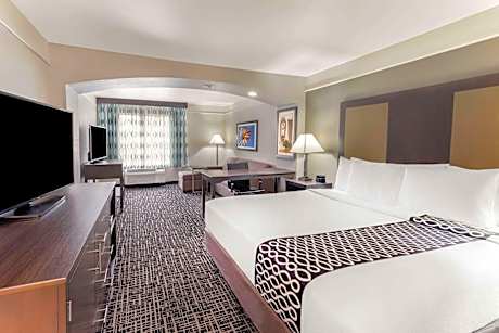 Deluxe Family Suite - Non-Smoking