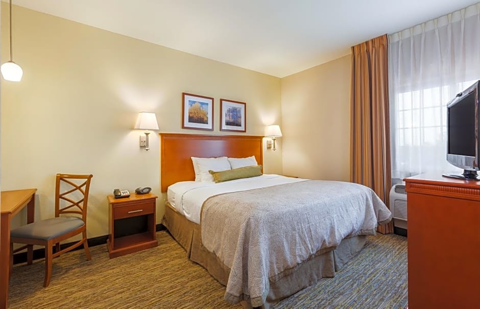 Candlewood Suites Lake Jackson, an IHG Hotel