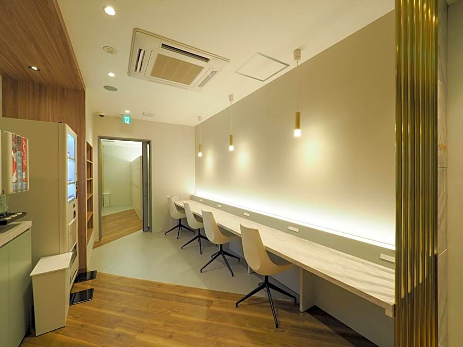 Leo Yu Capsule Hotel Funabashi