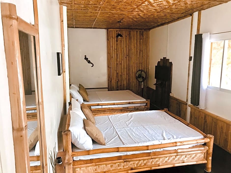 Everyday Sunday Hotel & Cafe