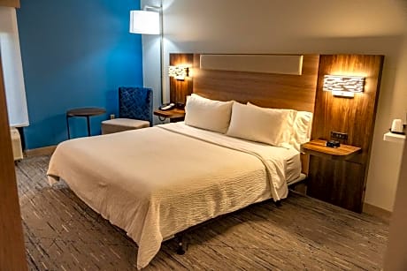 Standard King Room - Mobility Accessible