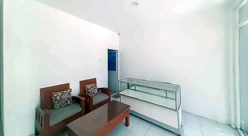 RedDoorz near Alun Alun Kota Serang