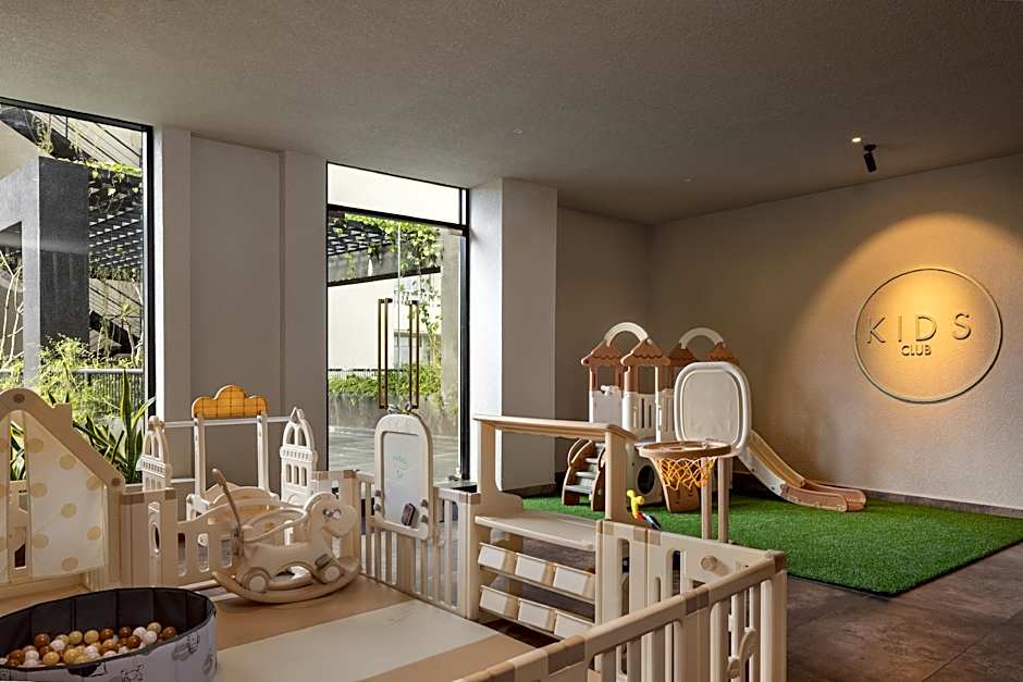 The Golden Crown Hotel