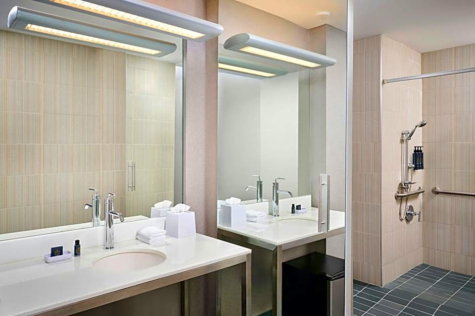 Aloft Montreal Airport