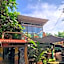Mantis and Moon Backpackers and Surf Hostel
