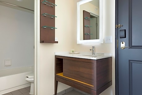 King Room with Roll-In Shower - Disability Access