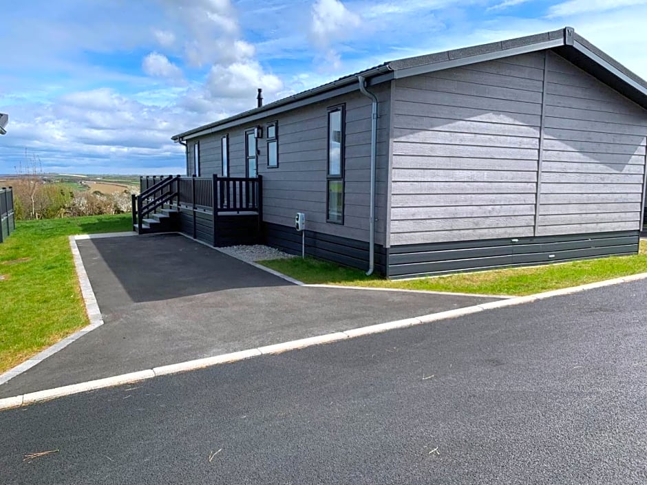 Edge of Padstow, 2 bedroom luxury lodge