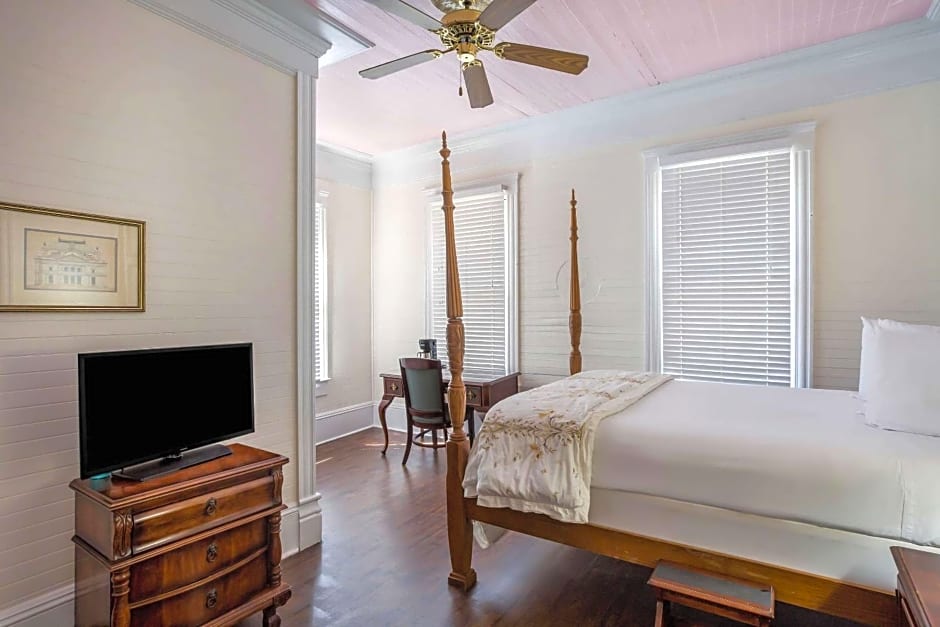 Coombs Inn & Suites, Ascend Hotel Collection