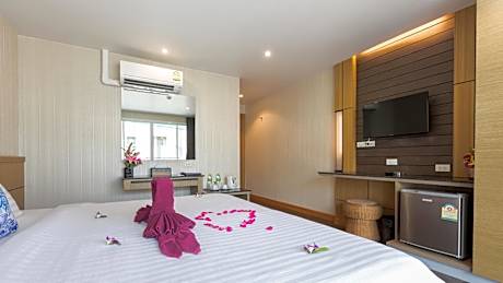 Double or Twin Room with Side Sea View