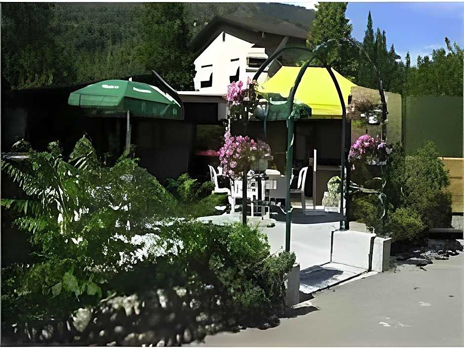 Adhhoc Hotel