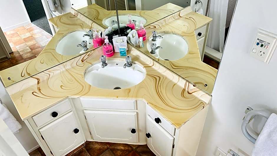 18th Avenue Thermal Motel