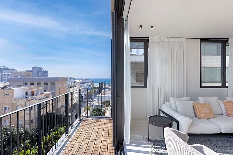 High Living Sea View by Five Stay