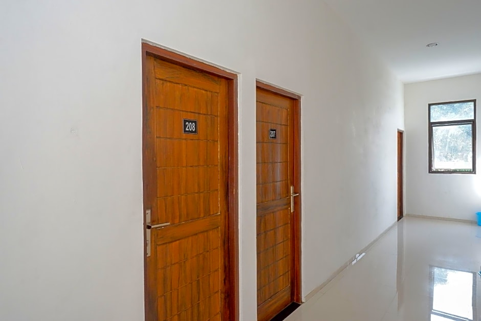 RedDoorz @ Kratonan Solo