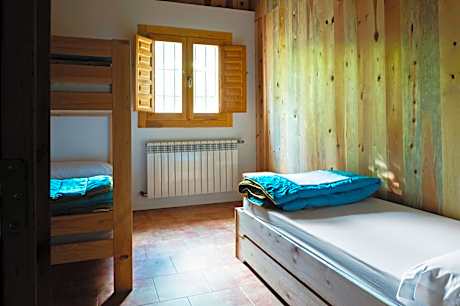 Basic Triple Room with Shared Bathroom