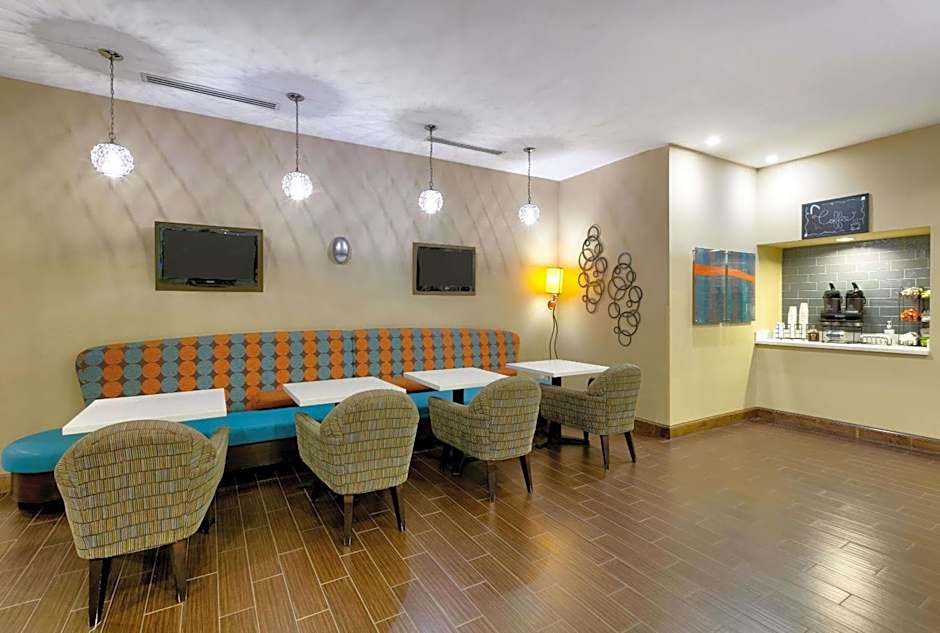 La Quinta Inn & Suites by Wyndham Clinton Historic Route 66