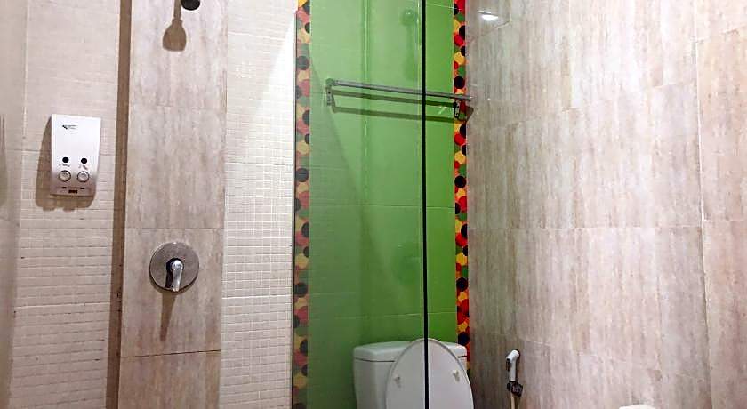 RedDoorz near Pantai Pede