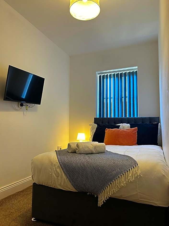 Durham, Free Parking, Central - Modern House