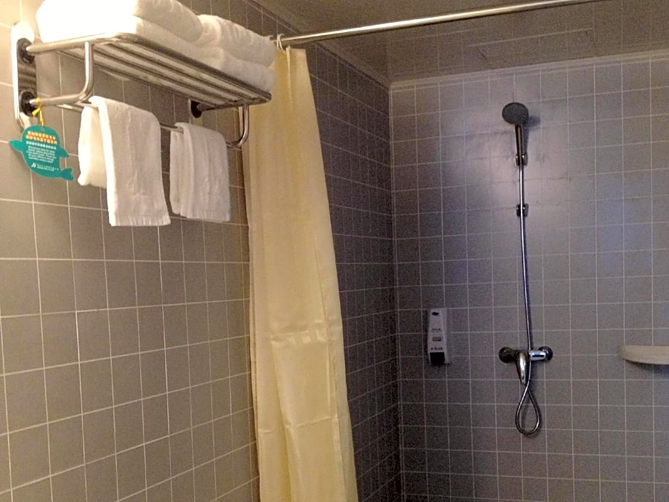 Jinjiang Inn Beihai Beibuwan Square Branch