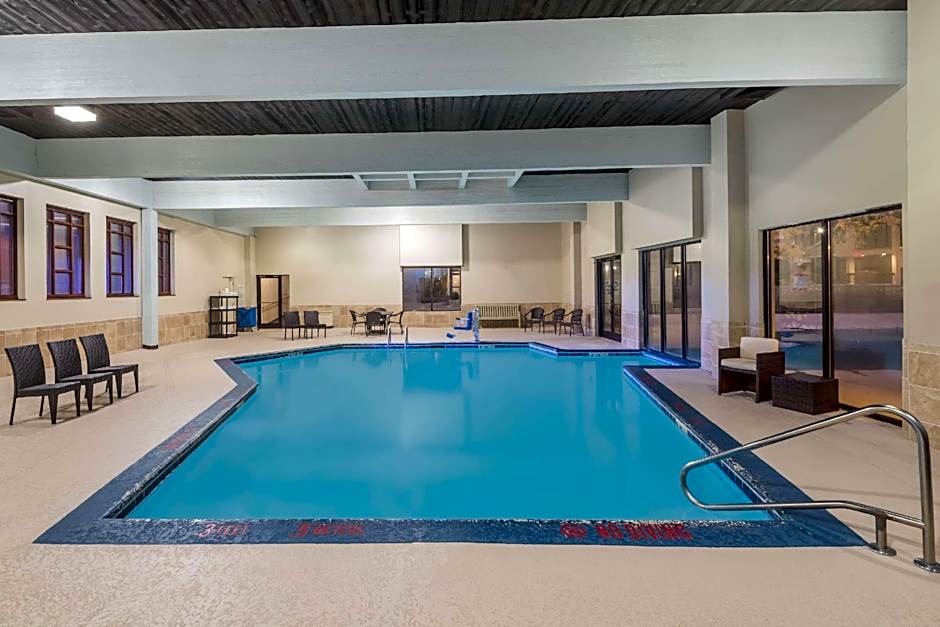 Ramada Plaza by Wyndham Cincinnati Sharonville