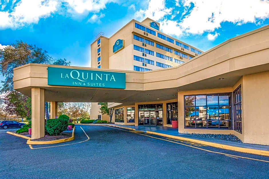 La Quinta Inn & Suites by Wyndham Secaucus Meadowlands
