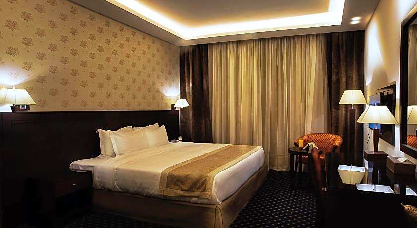Seven Roses Hotel