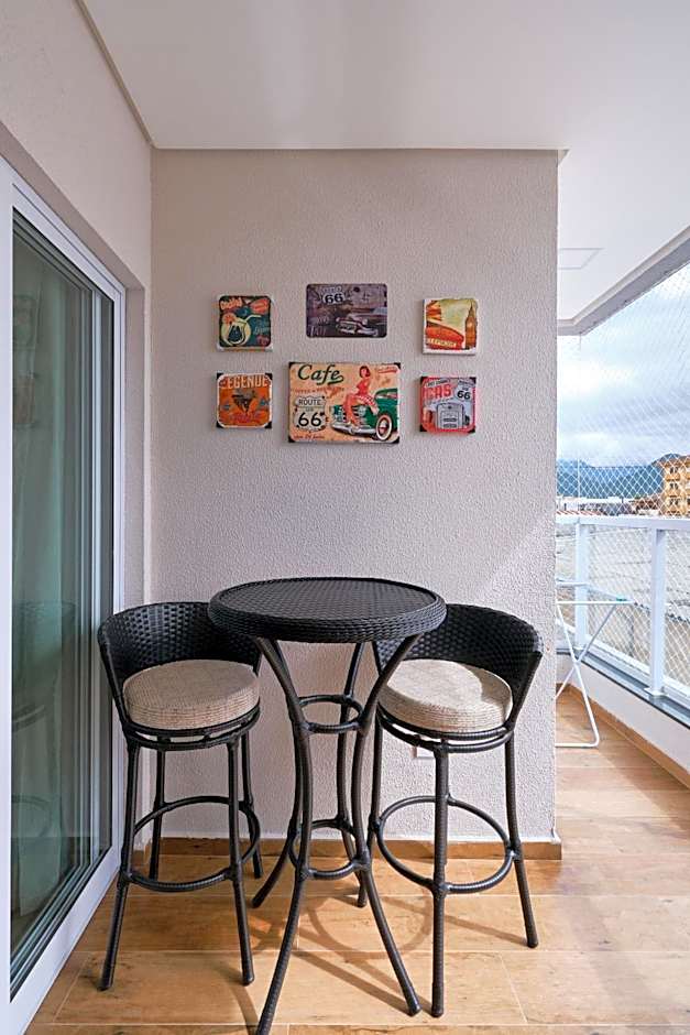 2 QUARTOS com Churrasqueira na Varanda, Piscina, Garagem interna, WiFi 500mbps, Ar Condicionado e Telas de Proteção