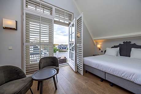 Junior Suite with Balcony