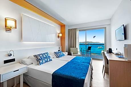 Double or Twin Room with Sea View